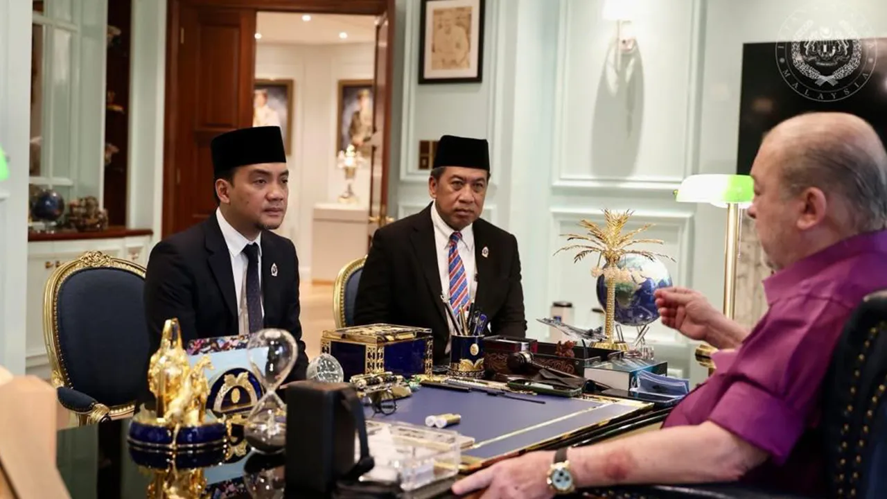 Agong terima mengadap MB Johor