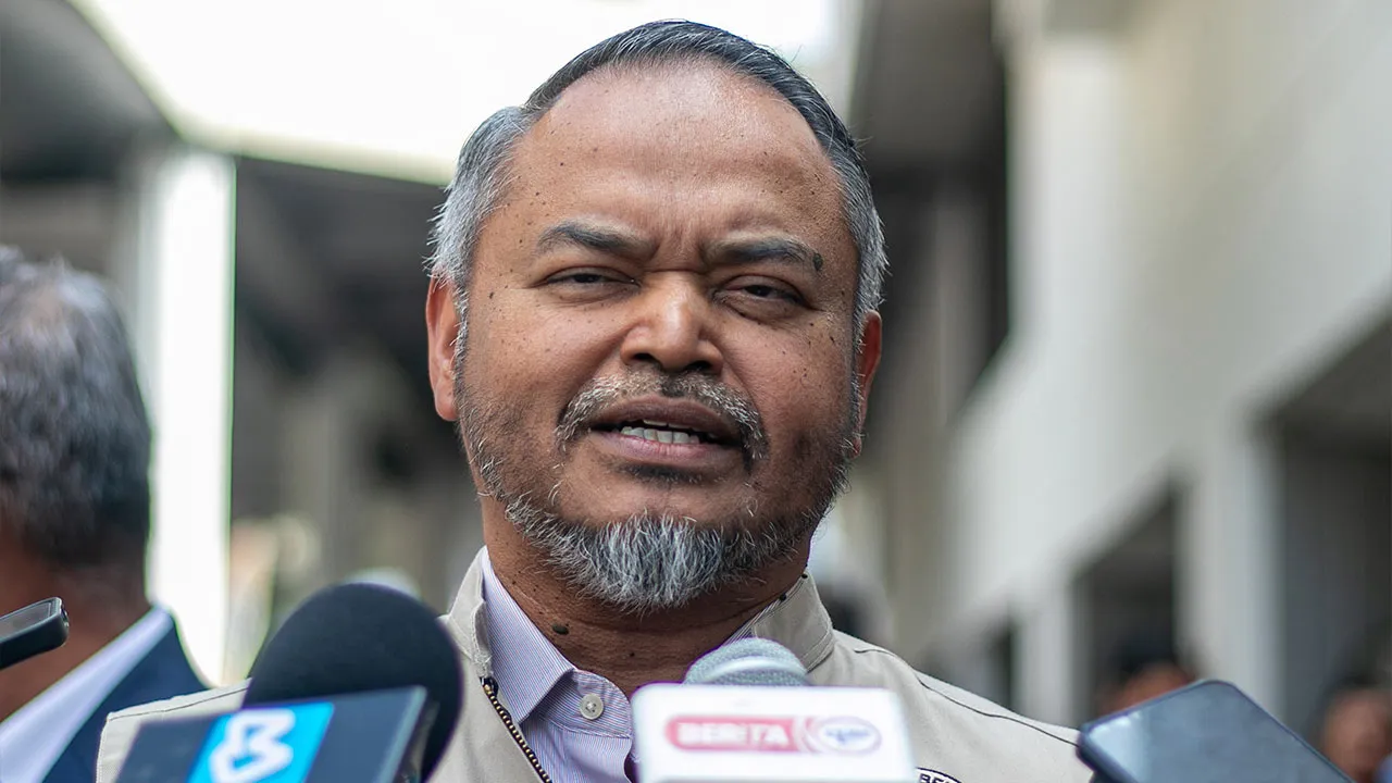 KUALA LUMPUR, 24 April -- Timbalan Ketua Pengarah Operasi Agensi Pengurusan Bencana Negara (NADMA), Datuk Dr Abdul Gapar Abu Bakar ketika ditemui pengamal media pada Ekspo Resilient Asia 2026 anjuran NADMA di Pusat Dagangan Dunia Kuala Lumpur (WTCKL), hari ini. Ekspo yang berlangsung dari 24 hingga 26 April ini menghimpunkan pakar pengurusan bencana dari dalam dan luar negara, mempamerkan teknologi terkini serta kaedah terbaik dalam mitigasi dan tindak balas bencana. -- fotoBERNAMA (2026) HAK CIPTA TERPELIH