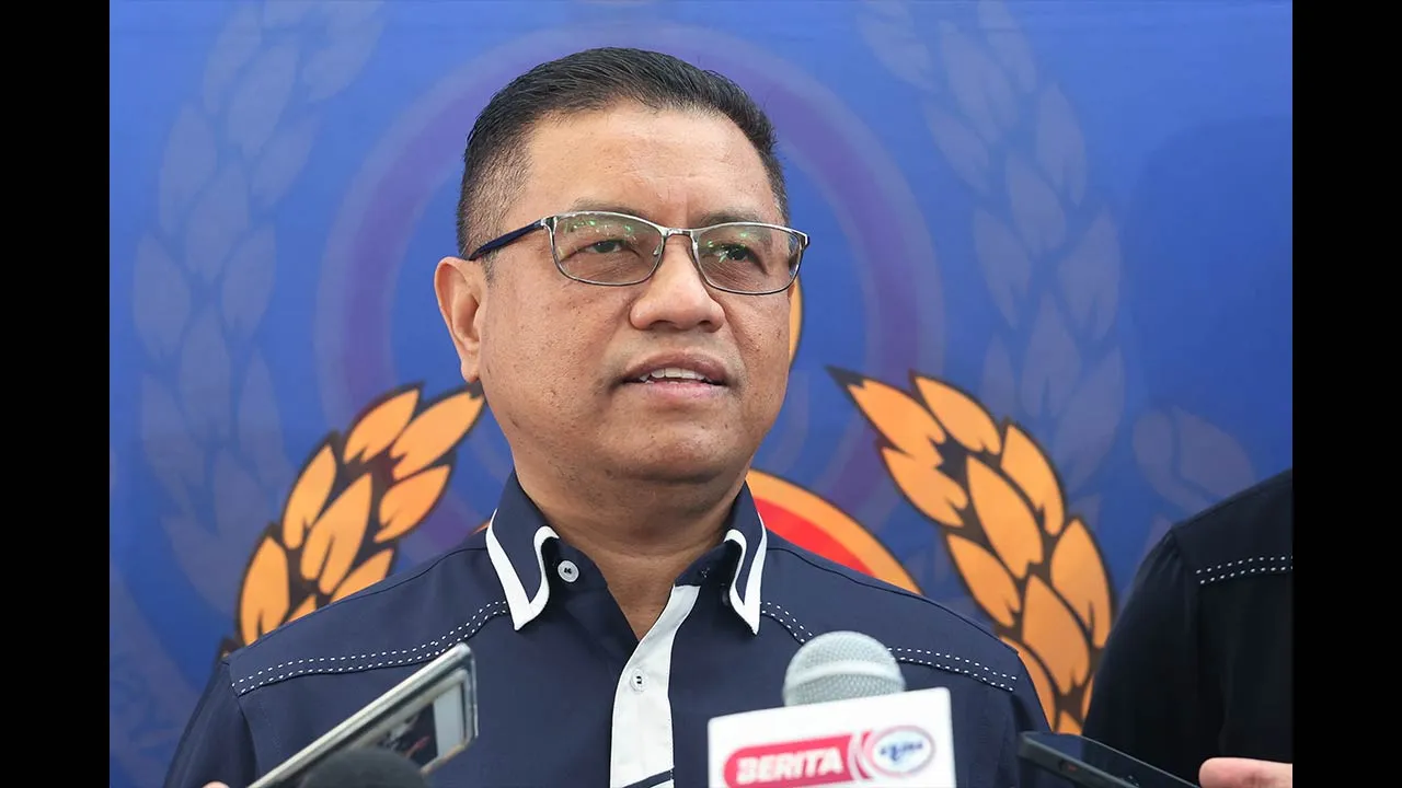 PUTRAJAYA, 30 Jan -- Ketua Pengarah Jabatan Pengangkutan Jalan (JPJ) Datuk Aedy Fadly Ramli ketika sidang media Nombor Pendaftaran Istimewa Siri FH Sempena Hari Wilayah Persekutuan di Auditorium Tun Azizan Zainul Abidin, Perbadanan Putrajaya hari ini.