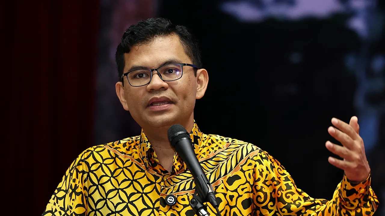 JOHOR BAHRU, 23 April -- Menteri Ekonomi Akmal Nasrullah Mohd Nasir, berucap pada Program Dasar Peluang Kedua (DPK) - Pelepasan Fast Tack 2026, di Institut Pendidikan Guru Kampus Temenggong Ibrahim hari ini.  --fotoBERNAMA (2026) HAK CIPTA TERPELIHARA
