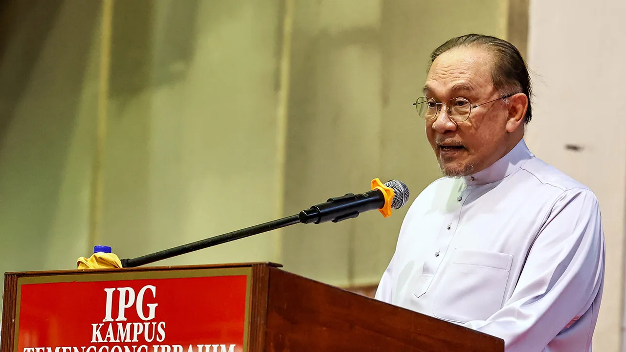 JOHOR BAHRU, 24 April -- Perdana Menteri Datuk Seri Anwar Ibrahim berucap pada Sesi Ramah Mesra Bersama Warga Institut Pendidikan Guru (IPG) dan Tingkatan 6, di IPG Kampus Temenggong Ibrahim hari ini.  --fotoBERNAMA (2026) HAK CIPTA TERPELIHARA