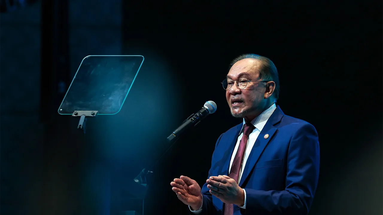 KUALA LUMPUR, 20 April -- Perdana Menteri Datuk Seri Anwar Ibrahim menyampaikan ucapan perasmian Pameran Perkhidmatan Pertahanan Asia (DSA) dan Pameran Keselamatan Kebangsaan (NATSEC) Asia 2026 di Pusat Dagangan dan Pameran Antarabangsa Malaysia (MITEC) hari ini.   -- fotoBERNAMA (2026) HAK CIPTA TERPELIHARA
