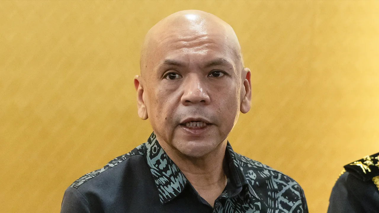 KOTA BHARU, 5 April -- Menteri Perdagangan Dalam Negeri dan Kos Sara Hidup Datuk Armizan Mohd Ali ketika bercakap pada sidang media selepas sesi taklimat penguatkuasaan Ops Tiris 4.0 (bersepadu) dan Akta Kawalan Bekalan 1961 kepada Pemborong Barangan Kawalan dan Pengusaha Stesen Minyak Negeri Kelantan di sini hari ini.  -- fotoBERNAMA (2026) HAK CIPTA TERPELIHARA