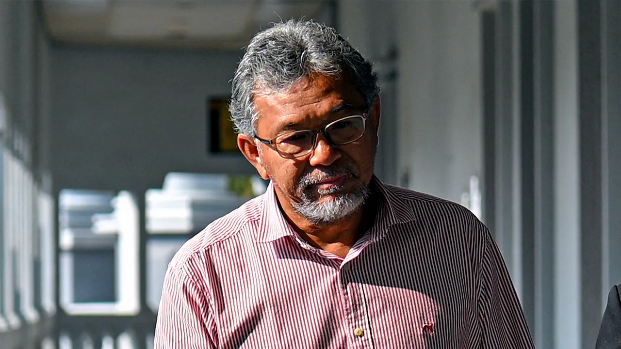 KUALA LUMPUR, 23 April-- Bekas Menteri Besar Perlis Datuk Seri Azlan Man hadir pada perbicaraan kesnya melibatkan 10 pertuduhan berkaitan tuntutan palsu dan penerimaan wang hasil aktiviti haram di Mahkamah Sesyen Kuala Lumpur, hari ini.  --fotoBERNAMA (2026) HAK CIPTA TERPELIHARA