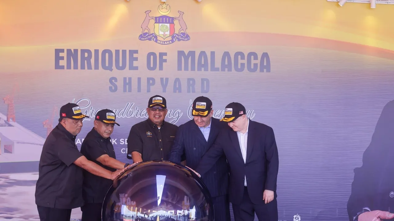 21 April - Telah berlangsung Majlis Pecah Tanah Pembangunan Enrique Of Malacca Shipyard di tapak projek di Klebang . Majlis ini telah disempurnakan oleh YAB Datuk Seri Utama Ab Rauf bin Yusoh, Ketua Menteri Melaka ._FB Majlis Bandaraya Melaka Bersejarah