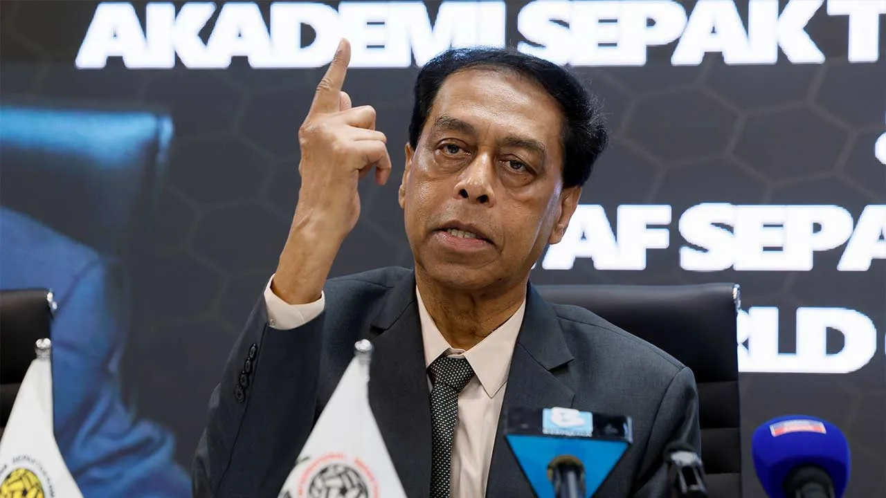 KUALA LUMPUR, 12 April -- Setiausaha Agung Persekutuan Sepaktakraw Antarabangsa (ISTF), Datuk Abdul Halim Kader pada sidang akhbar penyerahan peralatan tajaan marathon kepada Akademi Sepaktakraw Malaysia dan Persekutuan Sepaktakraw Antarabangsa (ISTF) World Cup 2026 di Akademi Sepaktakraw Malaysia, hari ini.  -- fotoBERNAMA (2026) HAK CIPTA TERPELIHARA