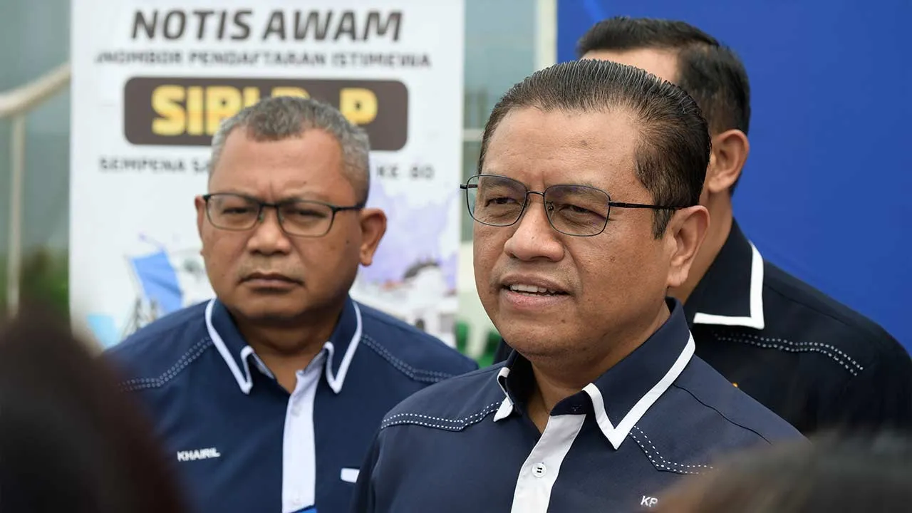 GEORGE TOWN, 17 April — Ketua Pengarah Jabatan Pengangkutan Jalan (JPJ) Datuk Aedy Fadly Ramli pada majlis pemgumuman nombor pendaftaran istimewa (NPI) dengan tanda indeks ‘P_P’ sempena sambutan ulang tahun ke-80 jabatan itu di The Top, Komtar di sini hari ini.  —fotoBERNAMA (2026) HAK CIPTA TERPELIHARA