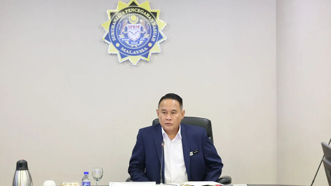 MBJ SPRM FOKUS MODAL INSAN, PERKASA KEBAJIKAN WARGA KERJA  Putrajaya, 27 April – Majlis Bersama Jabatan (MBJ) Suruhanjaya Pencegahan Rasuah Malaysia (SPRM) sesi 2026/2027 disaran lebih proaktif dan agresif dalam menggalas peranan sebagai ‘suara’ warga kerja, sekali gus memastikan agenda kebajikan setiap skim perkhidmatan terbela.._FB SPRM