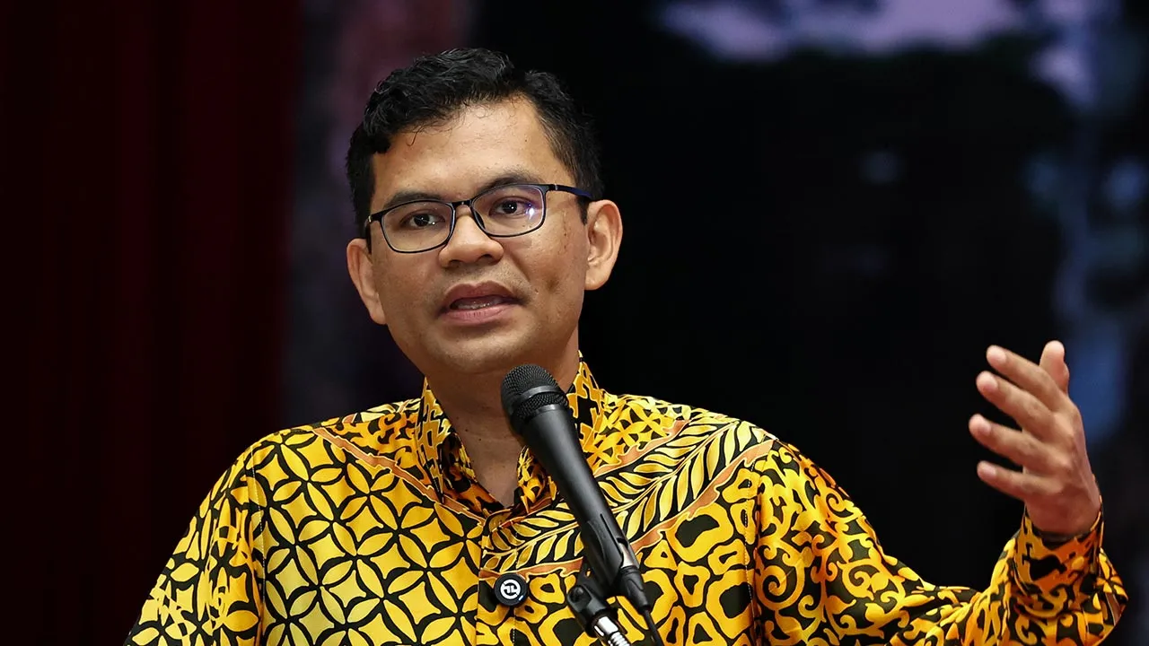 JOHOR BAHRU, 23 April -- Menteri Ekonomi Akmal Nasrullah Mohd Nasir, berucap pada Program Dasar Peluang Kedua (DPK) - Pelepasan Fast Tack 2026, di Institut Pendidikan Guru Kampus Temenggong Ibrahim hari ini.  --fotoBERNAMA (2026) HAK CIPTA TERPELIHARA