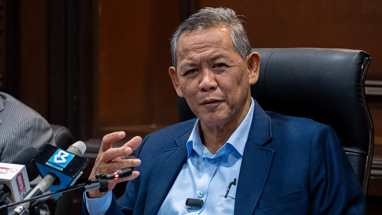 SEREMBAN, 11 Mac -- Menteri Besar Negeri Sembilan Datuk Seri Aminuddin Harun menjawab pertanyaan wartawan semasa sidang media khas berkenaan pelaburan Negeri Sembilan di Wisma Negeri, hari ini.  --fotoBERNAMA (2026) HAK CIPTA TERPELIHARA