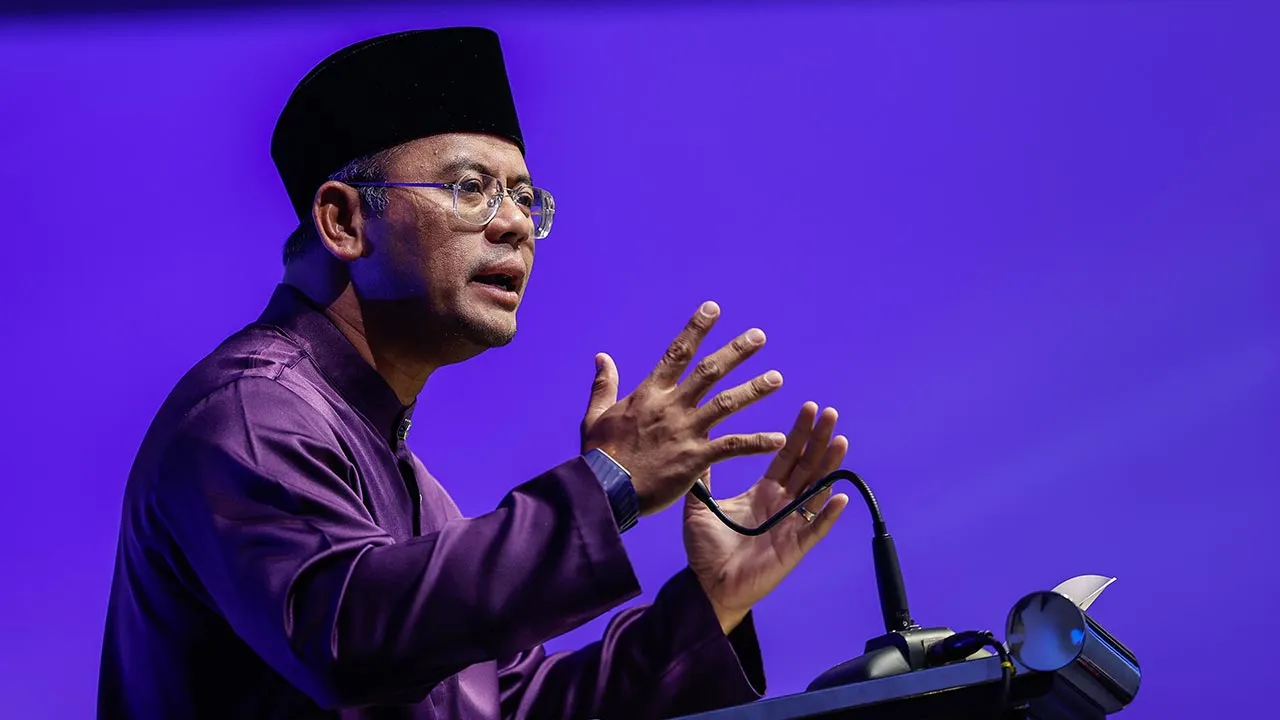 SHAH ALAM, 3 April -- Menteri Besar Selangor Datuk Seri Amirudin Shari menyampaikan ucapan pada Majlis Jelajah Taat Setia MADANI Peringkat Negeri Selangor di Dewan Raja Muda Musa, Seksyen 7 hari ini.  -- fotoBERNAMA (2026) HAK CIPTA TERPELIHARA