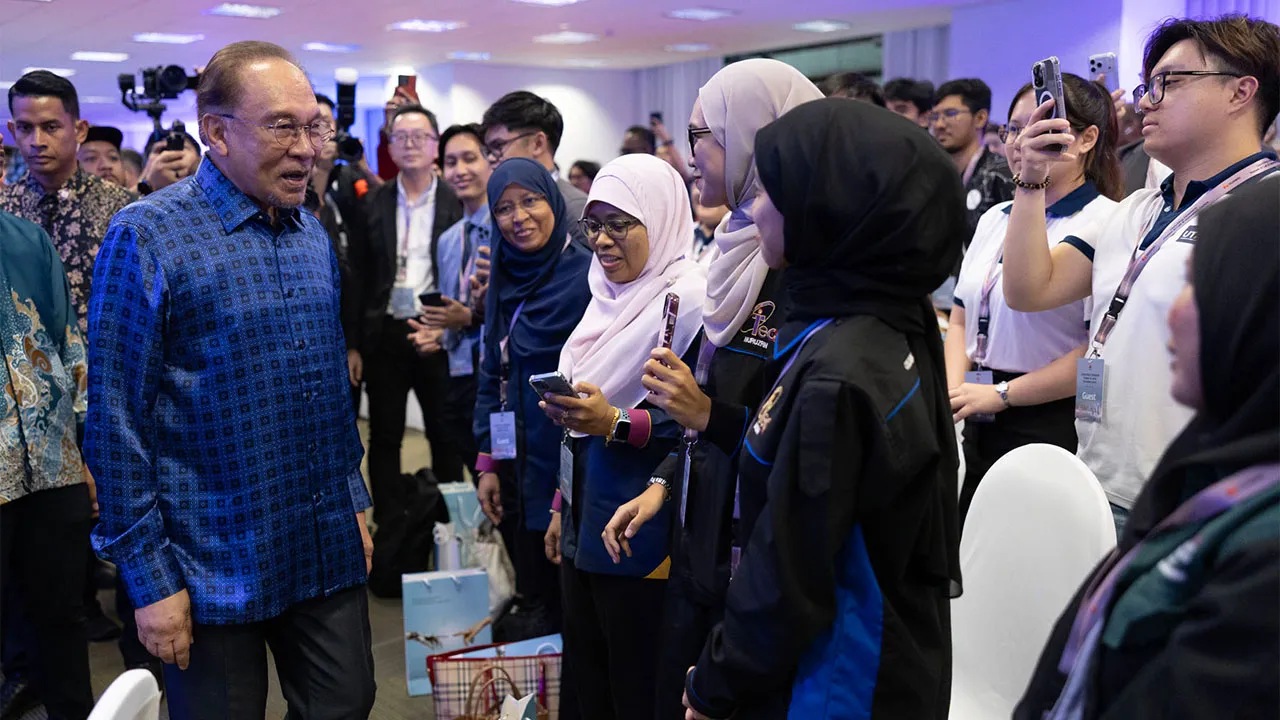 KUALA LUMPUR 27 APRIL 2026. Perdana Menteri, Datuk Seri Anwar Ibrahim berucap pada majlis Pelancaran Pusat Inovasi & Makmal Al Huawei di The Exchange 106@TRX, Kuala Lumpur.Astro AWANI / SHAHIR OMAR
