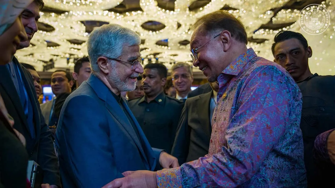 Ketemu Duta Besar Republik Islam Iran ke Malaysia, Valiollah Mohammadi, di sela-sela Kuala Lumpur–Ankara Dialogue awal hari ini.  Dalam suasana ketidaktentuan susulan krisis Asia Barat, saya menzahirkan penghargaan Malaysia atas keputusan Iran membenarkan kapal minyak negara melalui Selat Hormuz.