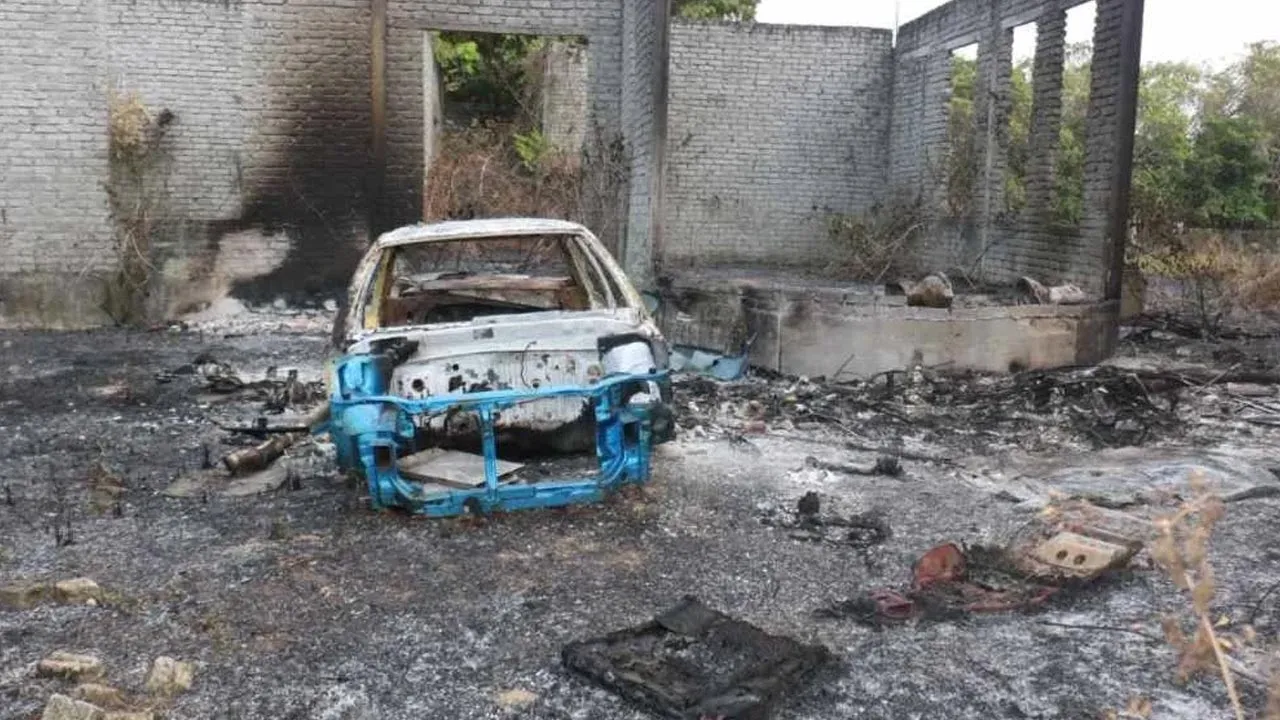 Seorang wanita ditahan selepas pembakaran sampah menyebabkan kebakaran merebak hingga memusnahkan kenderaan terbengkalai di Bachok. -- SINAR HARIAN