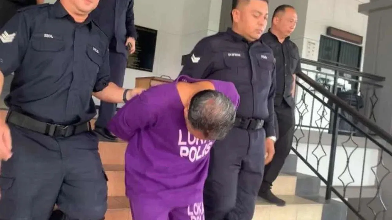 LAHAD DATU – Seorang lelaki dijatuhkan hukuman penjara selama 165 tahun dan 110 sebatan selepas mengaku bersalah atas pertuduhan merogol dua anak kandungnya di Mahkamah Sesyen di sini pada Rabu._Sinar Harian