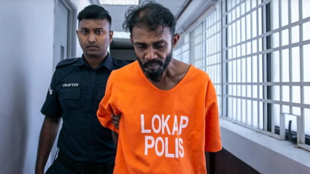 IPOH, 24 April (Bernama) -- Seorang buruh didenda RM2,000 oleh Mahkamah Majistret di sini hari ini selepas mengaku bersalah melakukan khianat dengan memecahkan cermin sebuah kenderaan menggunakan sebiji bata, Selasa lepas.