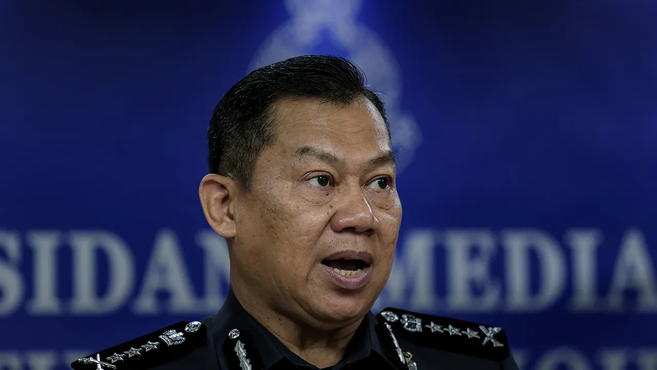 JOHOR BAHRU, 24 April -- Ketua Polis Johor, Datuk Ab Rahaman Arsad bercakap pada sidang media mengenai rampasan dadah bernilai RM1.8 juta di Ibu Pejabat Polis Kontinjen Johor, hari ini.  --fotoBERNAMA (2026) HAK CIPTA TERPELIHARA
