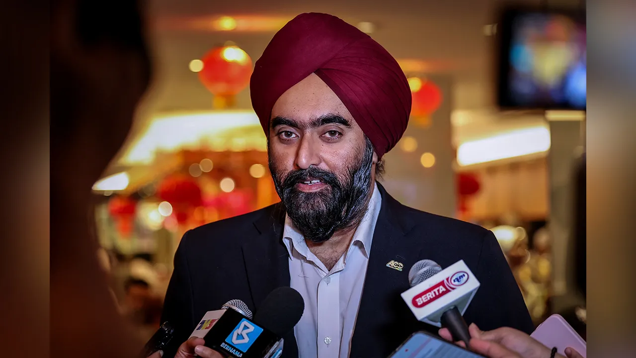 KUALA LUMPUR, 7 Feb -- Presiden Persekutuan Kebangsaan Berbasikal Malaysia (PKBM) Datuk Amarjit Singh Gill dalam sebuah sidang media selepas Jamuan Makan Malam PKBM bagi meraikan atlet basikal Sukan SEA dan Para SEA di sebuah hotel di sini pada 6 Feb.  --fotoBERNAMA (2026) HAK CIPTA TERPELIHARA