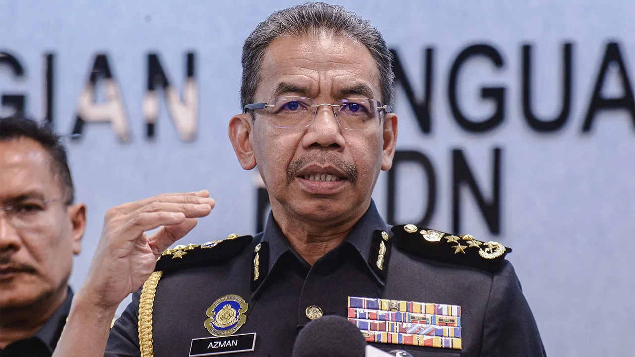 PUTRAJAYA, 24 April -- Ketua Pengarah Penguat Kuasa Kementerian Perdagangan Dalam Negeri dan Kos Sara Hidup (KPDN) Datuk Azman Adam ketika sidang media sempena Sambutan Hari Penguat Kuasa KPDN di KPDN Putrajaya hari ini.  --fotoBERNAMA (2026) HAK CIPTA TERPELIHARA