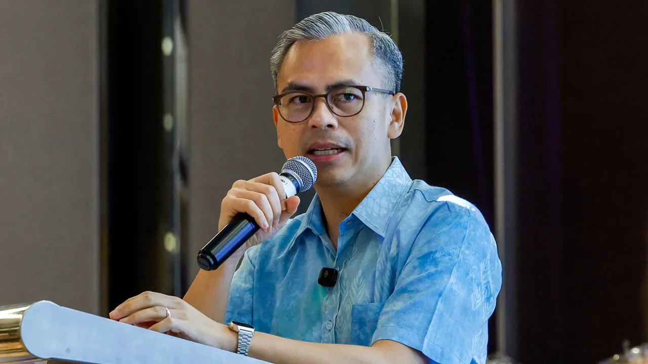 KUALA LUMPUR, 3 April -- Menteri Komunikasi merangkap Ketua Penerangan PKR Datuk Fahmi Fadzil berucap pada Majlis Perasmian Perdana Mesyuarat Agung Tahunan Cabang Keadilan bagi Wilayah Persekutuan 2026 di Komune Living and Wellness Bandar Tun Razak hari ini.  --fotoBERNAMA (2026) HAK CIPTA TERPELIHARA