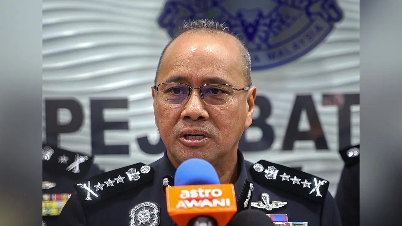 IPOH , 9 April -- Ketua Polis Perak Datuk Noor Hisam Nordin bercakap kepada wartawan pada sidang media di Ibu Pejabat Polis Kontinjen (IPK) Perak hari ini.  Polis menumpaskan satu sindiket penipuan pelaburan kripto tidak wujud yang menyasarkan warga Eropah menerusi serbuan di sebuah inap desa di Bagan Datuk, Selasa lepas.  --fotoBERNAMA (2026) HAK CIPTA TERPELIHARA