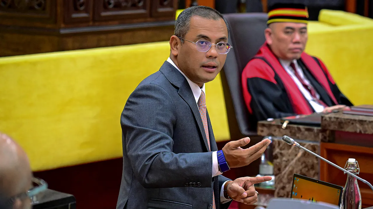 SHAH ALAM, 28 April -- Menteri Besar Selangor Datuk Seri Amirudin Shari semasa menjawab soalan ketika Mesyuarat Pertama Persidangan Penggal Keempat Dewan Undangan Negeri Selangor Yang Ke - 15 Tahun 2026 di Dewan Negeri Selangor hari ini  -- fotoBERNAMA (2026) HAK CIPTA TERPELIHARA