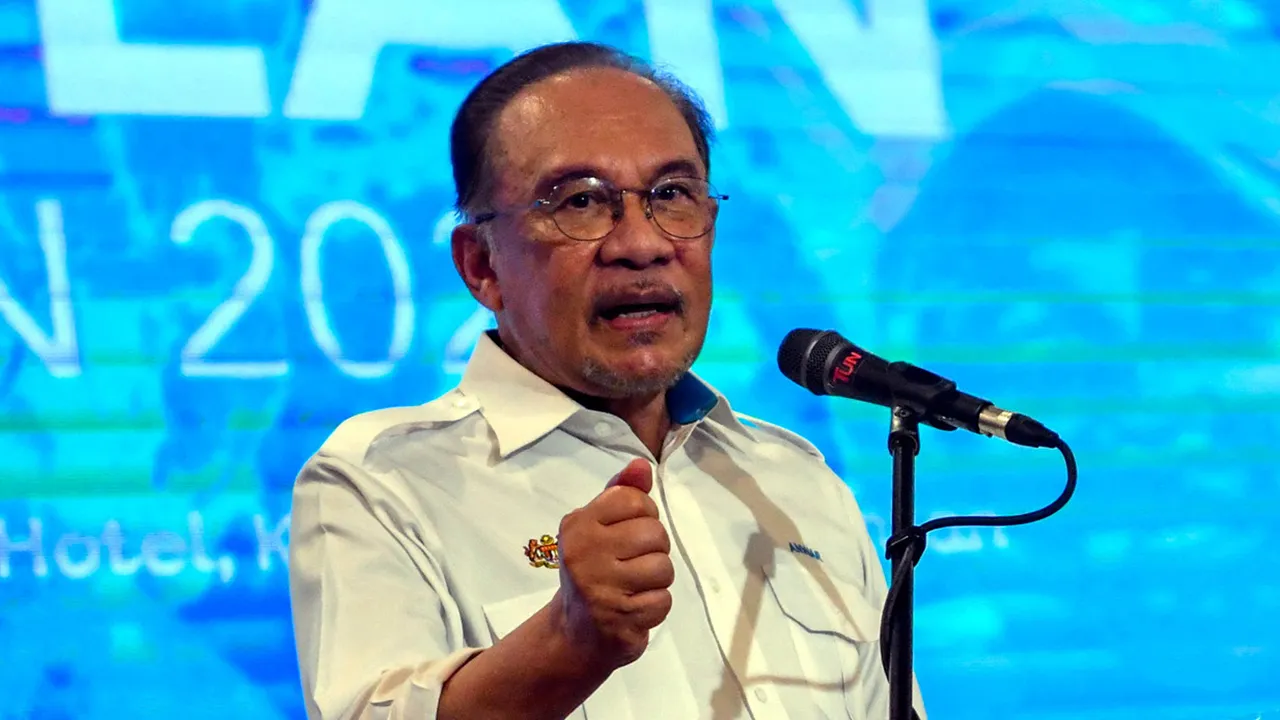 KOTA BHARU, 18 April -- Perdana Menteri Datuk Seri Anwar Ibrahim menyampaikan ucapan pada Mini Konvensyen KEADILAN Kelantan 2026 hari ini.  -- fotoBERNAMA (2026) HAK CIPTA TERPELIHARA
