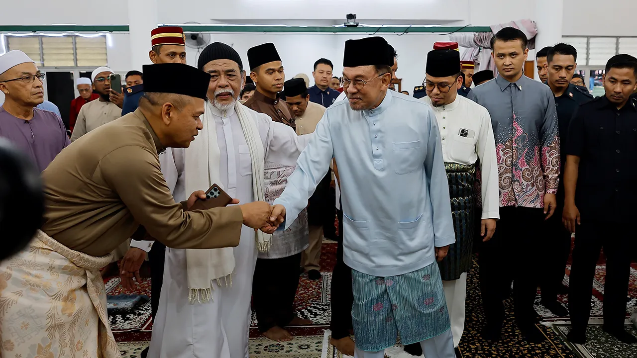 PM Anwar nafi dakwaan Malaysia jual minyak kepada Australia