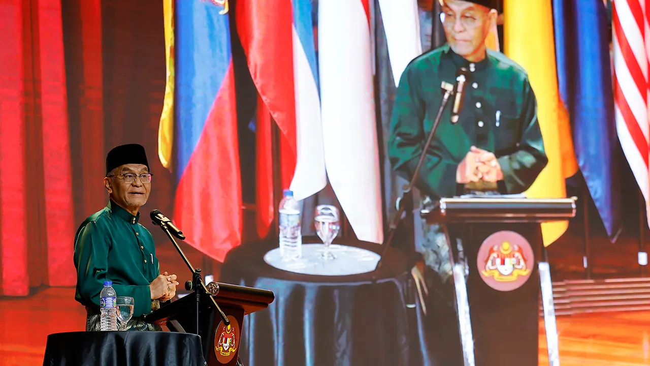 PUTRAJAYA, 10 April -- Menteri Kesihatan Datuk Seri Dr Dzulkefly Ahmad menyampaikan ucapan pada pelancaran Sambutan Hari Pendengaran Sedunia 2026 dan Malaysian Pediatric Aural Habilitation Module (MyPAHM) hari ini.  --fotoBERNAMA (2026) HAK CIPTA TERPELIHARA