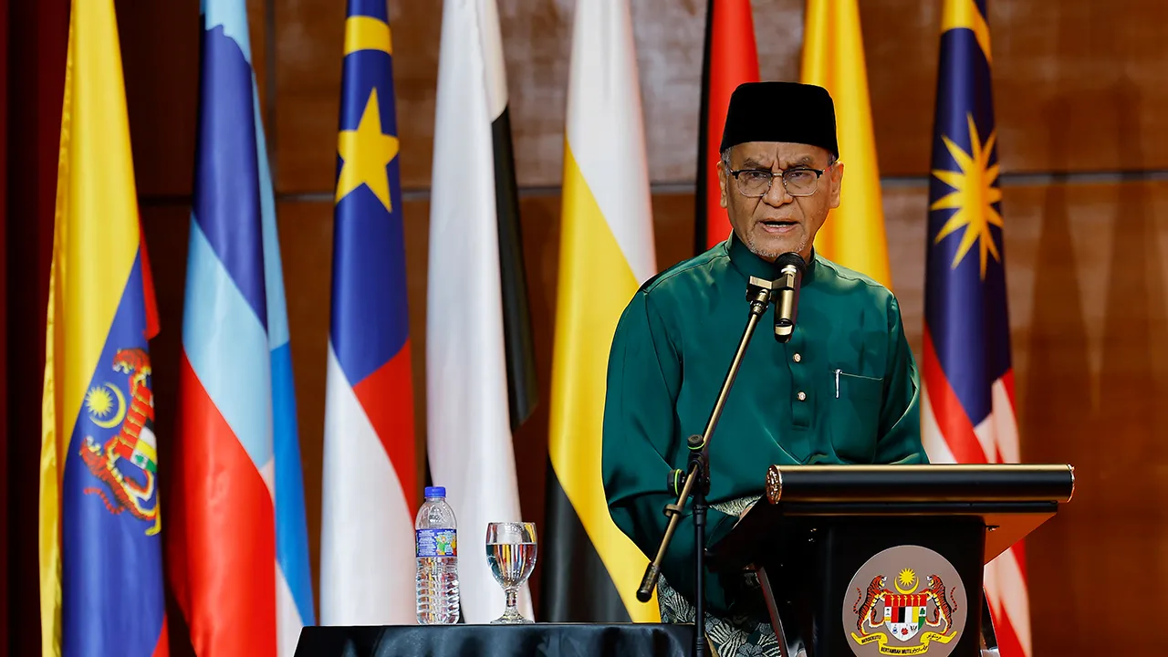 PUTRAJAYA, 10 April -- Menteri Kesihatan Datuk Seri Dr Dzulkefly Ahmad menyampaikan ucapan pada pelancaran Sambutan Hari Pendengaran Sedunia 2026 dan Malaysian Pediatric Aural Habilitation Module (MyPAHM) hari ini.  --fotoBERNAMA (2026) HAK CIPTA TERPELIHARA