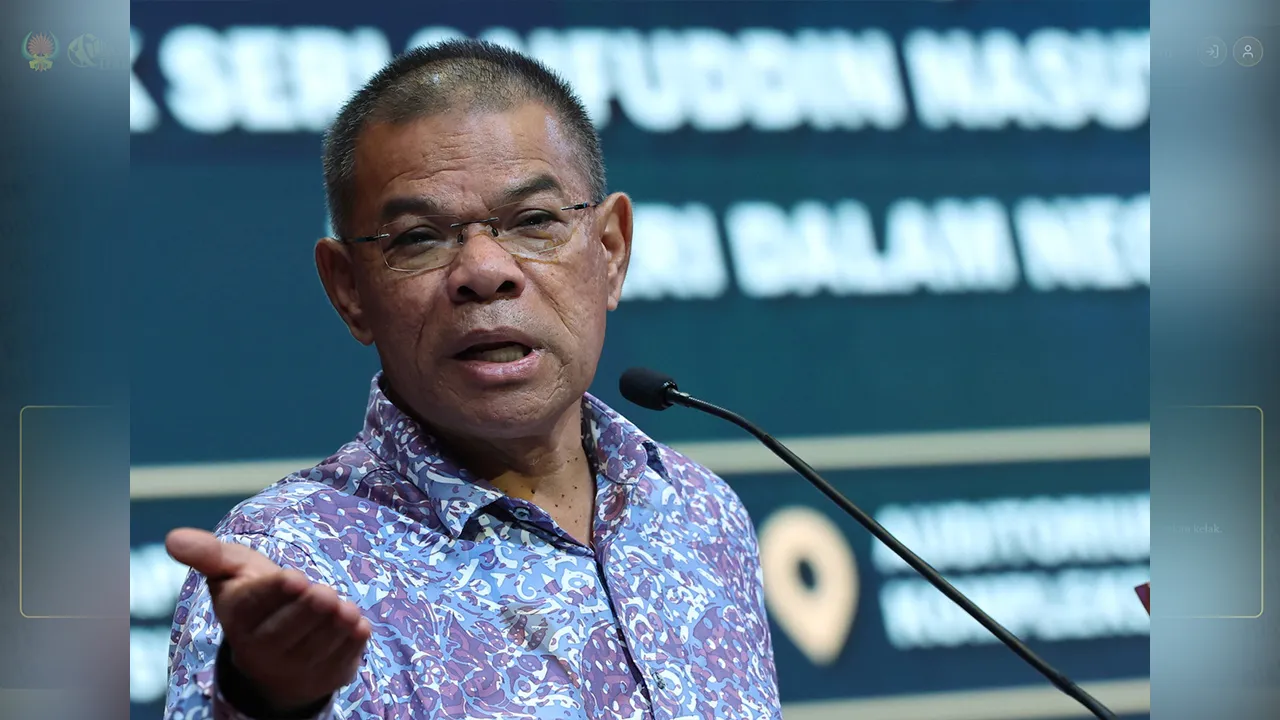 PUTRAJAYA, 13 April -- Menteri Dalam Negeri Datuk Seri Saifuddin Nasution Ismail ketika berucap pada Perhimpunan Bulanan Kementerian Dalam Negeri (KDN) Bagi Bulan April 2026 di Auditorium Setia Perkasa, Kompleks Setia Perkasa hari ini.  --fotoBERNAMA (2026) HAK CIPTA TERPELIHARA