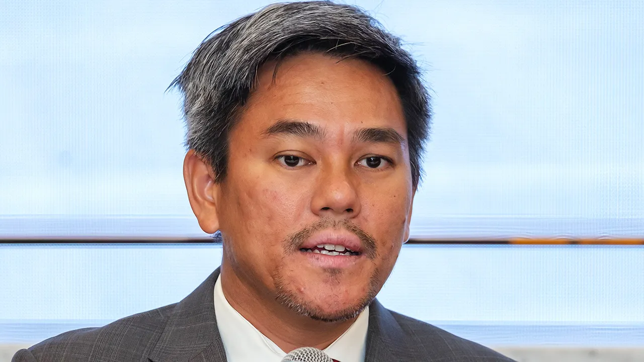 KUALA LUMPUR, 30 Julai -- Ketua Pegawai Eksekutif Selangor FC, Dr Johan Kamal Hamidon bercakap kepada pemberita pada majlis menandatangani kerjasama strategik antara Selangor FC dan Provident Fiduciaries Berhad, hari ini.  --fotoBERNAMA (2025) HAK CIPTA TERPELIHARA