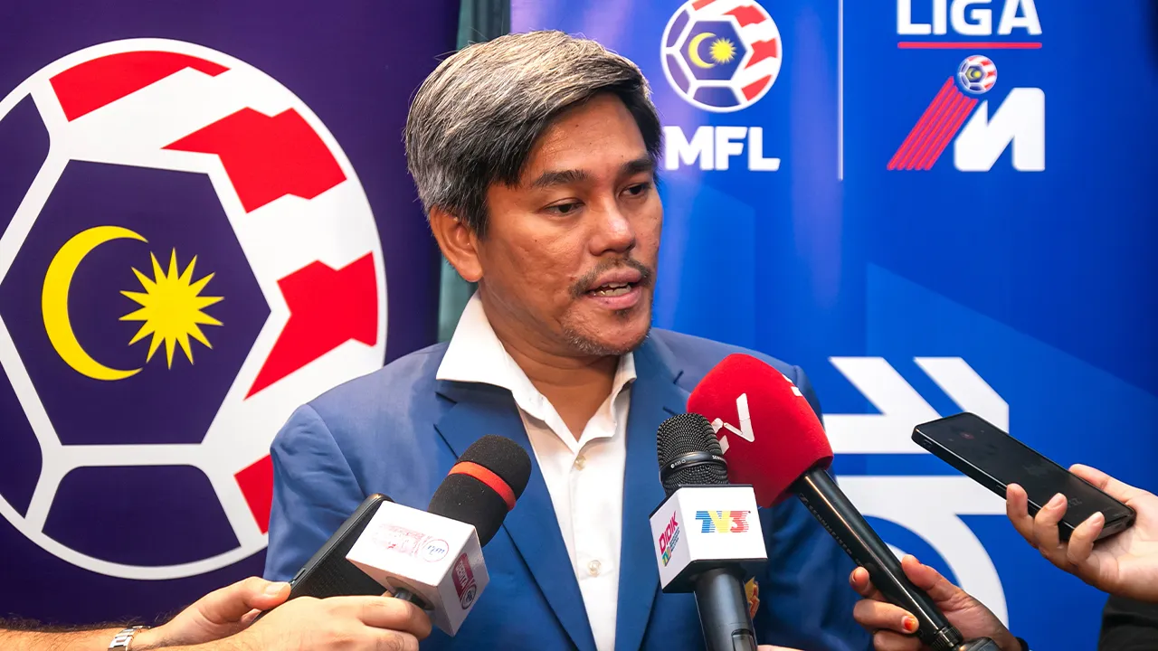 KUALA LUMPUR, 29 April -- Ketua Pegawai Eksekutif (CEO) Selangor FC Dr Johan Kamal Hamidon ditemui media selepas menghadiri perbincangan meja bulat bersama wakil kelab Liga Malaysia (Liga-M) di EQ Kuala Lumpur hari ini.  Sesi itu diadakan bagi meneliti pandangan serta kebimbangan kelab menjelang musim baharu yang dijangka bermula Ogos ini, termasuk isu kewangan, kos operasi dan kebajikan pasukan.  --fotoBERNAMA (2026) HAK CIPTA TERPELIHARA