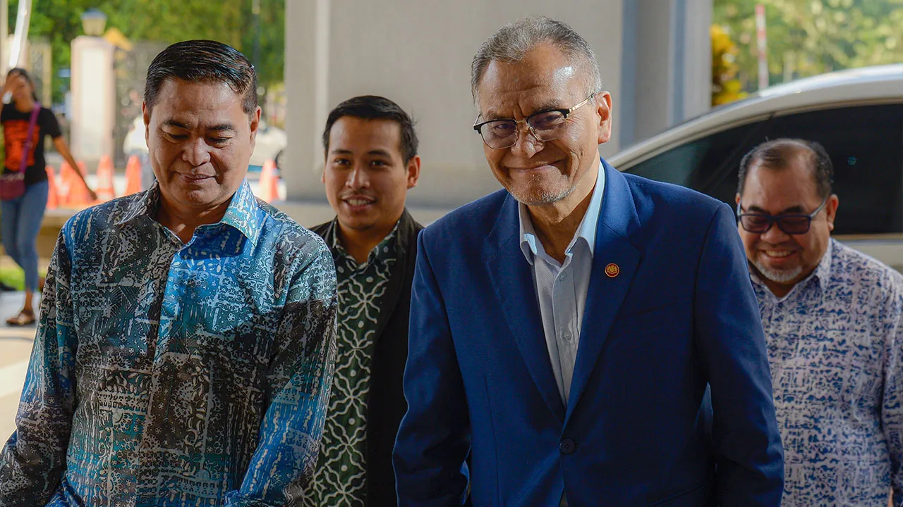 KUALA LUMPUR, 8 April -- Menteri Kesihatan Datuk Seri Dr. Dzulkefly Ahmad hadir di Mahkamah Tinggi hari ini bagi sambung perbicaraan hari kedua saman fitnah terhadap bekas Perdana Menteri Datuk Seri Najib Tun Razak di Mahkamah Tinggi hari ini._BERNAMA