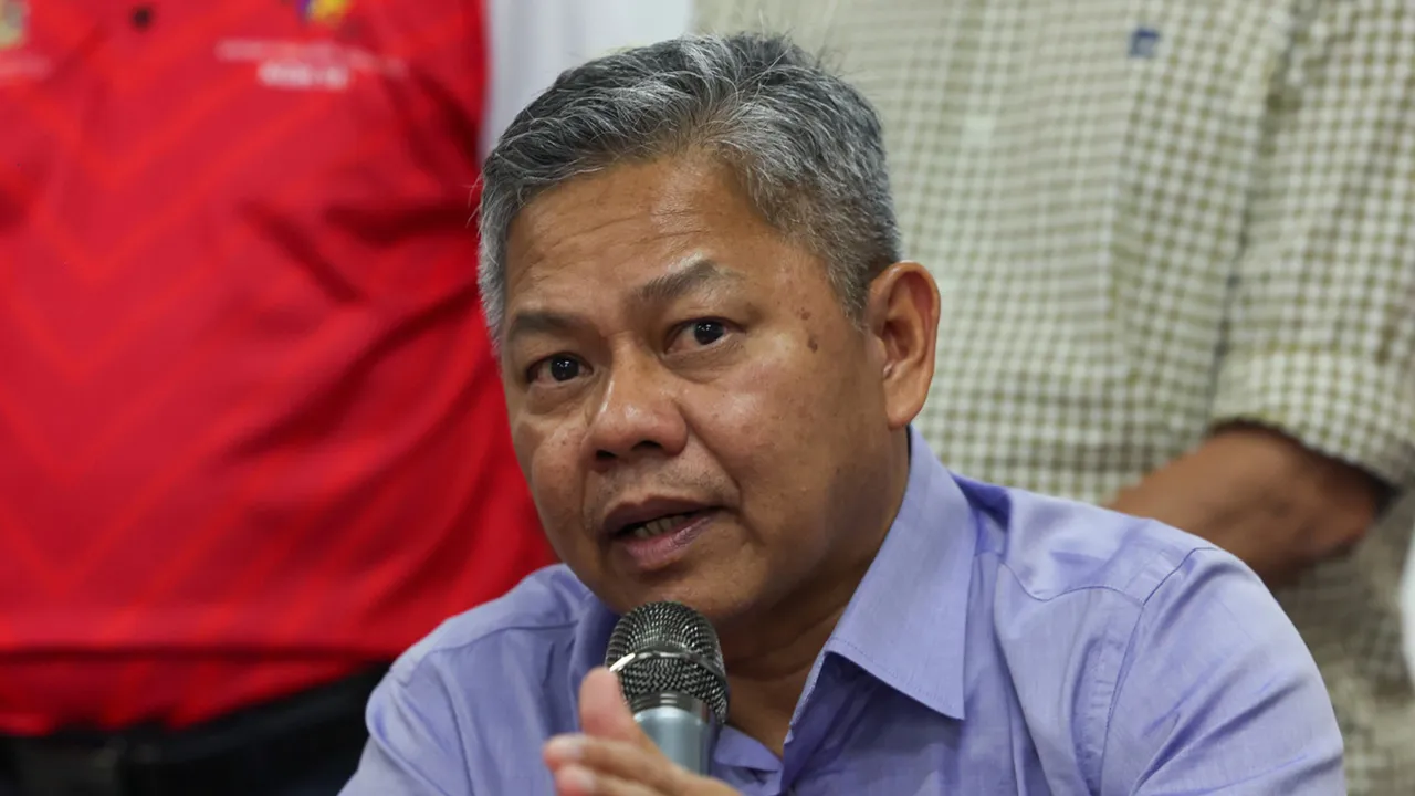 KUALA LUMPUR, 15 April -- Datuk Bandar Kuala Lumpur Datuk Seri Fadlun Mak Ujud, ketika menjawab pertanyaan pengamal media berkaitan tambahan kawasan lapang dan hijau yang telah diwartakan di Wilayah Persekutuan Kuala Lumpur di Desa Ria, Taman Desa hari ini.a hari ini.  --fotoBERNAMA (2026) HAK CIPTA TERPELIHARA