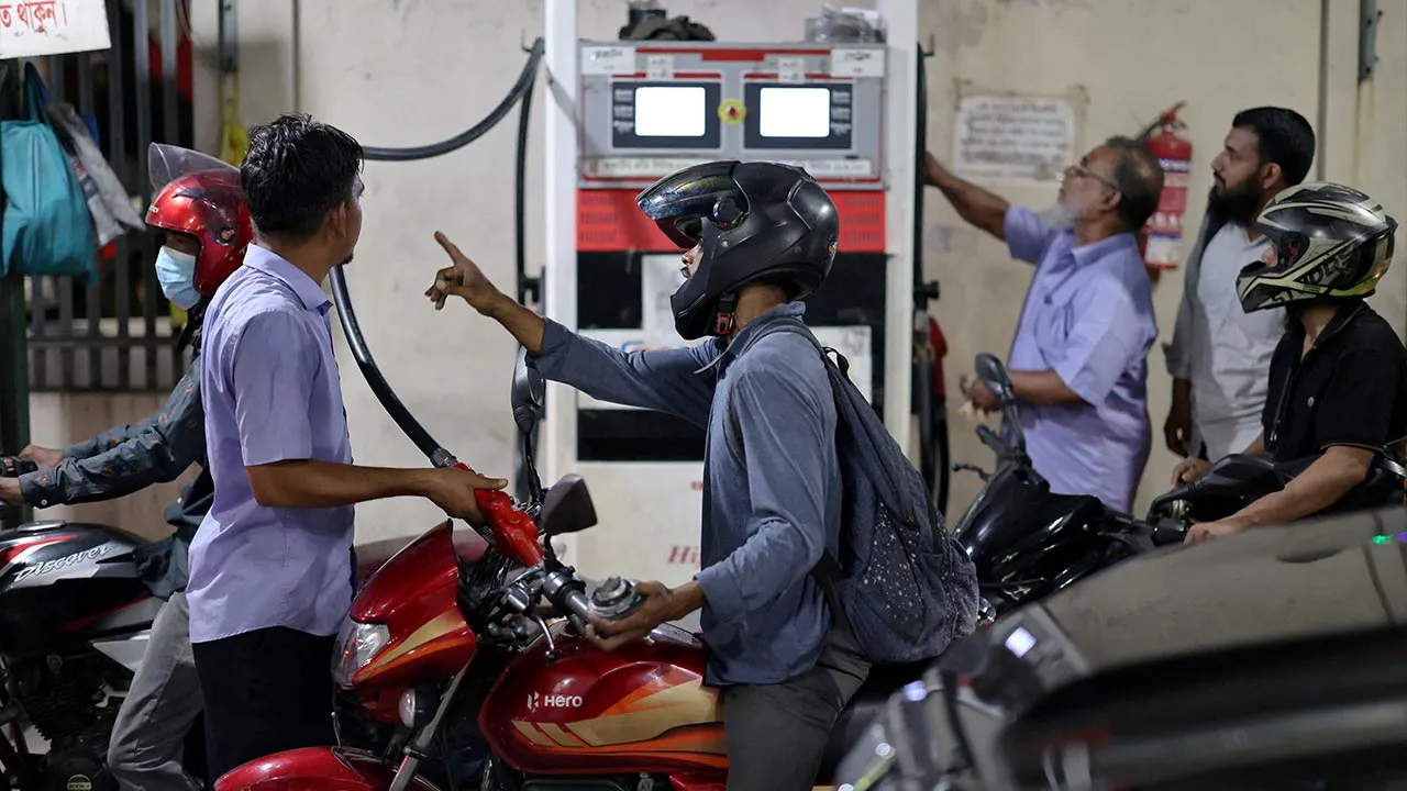 Vehicles refuel at a fuel station, as concerns grow over fuel supply amid the U.S.-Israel conflict with Iran, in Dhaka, Bangladesh, April 6, 2026. REUTERS/Mohammad Ponir Hossain TPX IMAGES OF THE DAY