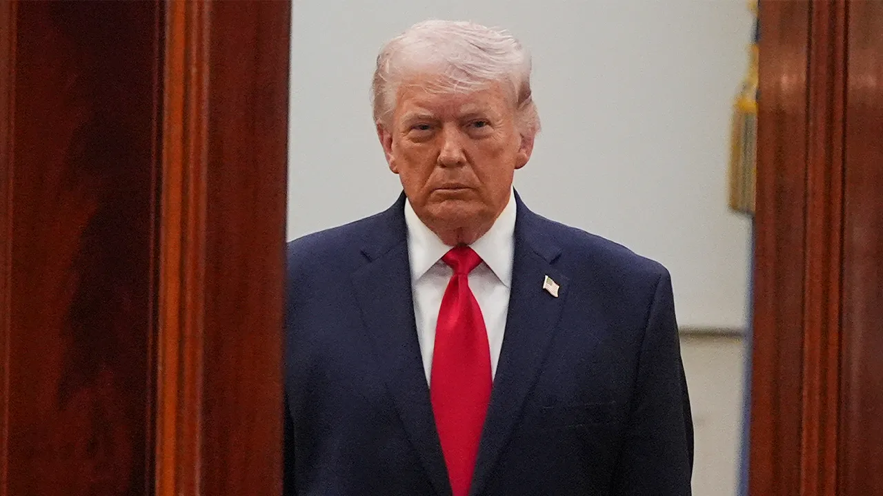 President Donald Trump arrives from the Blue Room to speak about the Iran war from the Cross Hall of the White House on Wednesday, April 1, 2026, in Washington. (AP Photo/Alex Brandon, Pool)