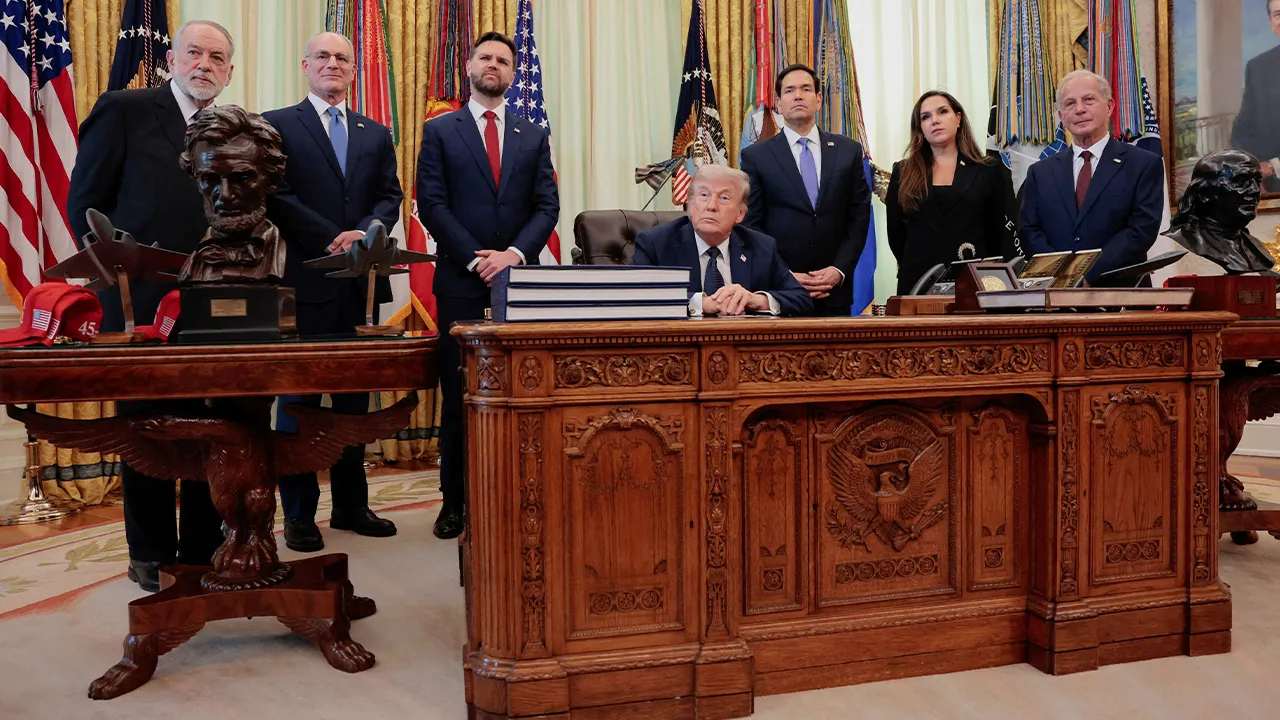 Israel Ambassador to the U.S. Yechiel Leiter, U.S. Ambassador to Lebanon Michel Issa, Lebanon Ambassador to the U.S. Nada Hamadeh Moawad, U.S. President Donald Trump, U.S. Secretary of State Marco Rubio, U.S. Ambassador to Israel Mike Huckabee and U.S. Vice President JD Vance hold a briefing in the Oval Office at the White House in Washington, D.C., U.S., April 23, 2026. REUTERS/Kylie Cooper TPX IMAGES OF THE DAY