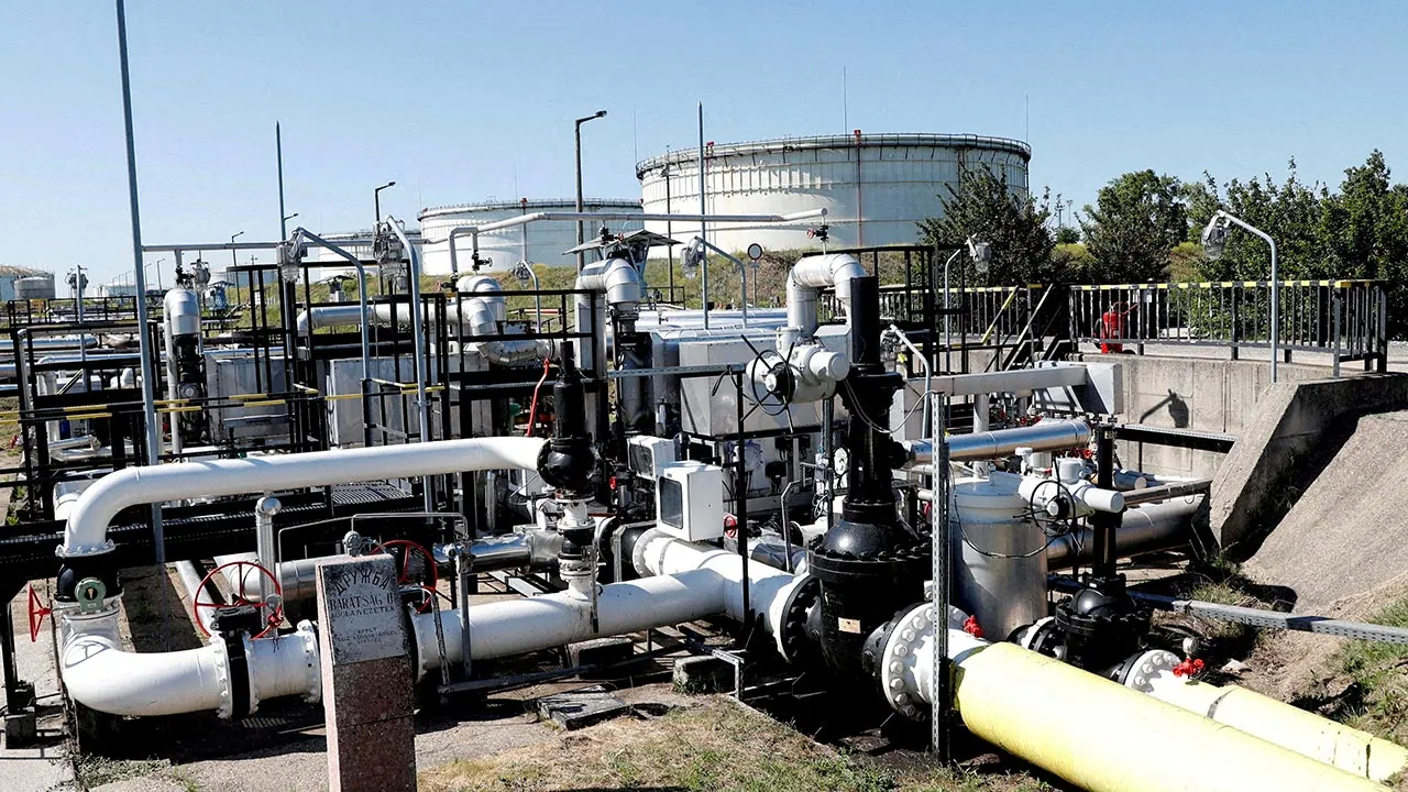 FILE PHOTO: The Druzhba oil pipeline between Hungary and Russia is seen at the Hungarian MOL Group's Danube Refinery in Szazhalombatta, Hungary, May 18, 2022. REUTERS/Bernadett Szabo/File Photo/File Photo