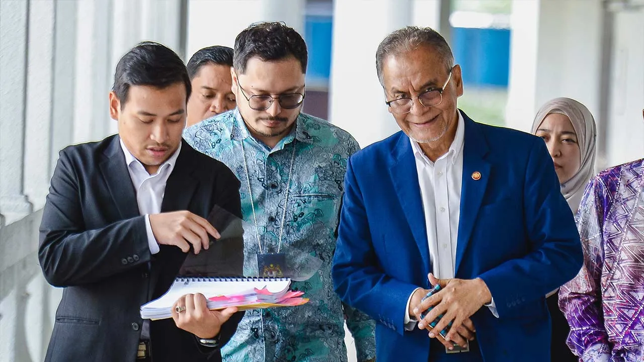 KUALA LUMPUR, April 7– Health Minister Datuk Seri Dr. Dzulkefly Ahmad arrives at the High Court to continue proceedings in his defamation suit against former Prime Minister Datuk Seri Najib Tun Razak over a Facebook post on cronyism.  He told the court he was unaware of his eldest daughter Nurul Iman’s appointments to two companies, which reportedly occurred before and after he became minister.  -- fotoBERNAMA (2026) COPYRIGHT RESERVED