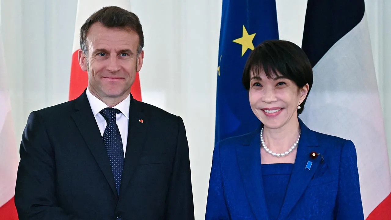 French President Emmanuel Macron shakes hands with Japanese Prime Minister Sanae Takaichi during a welcoming ceremony at the Akasaka palace in Tokyo, Japan on April 1, 2026. PHILIP FONG/Pool via REUTERS