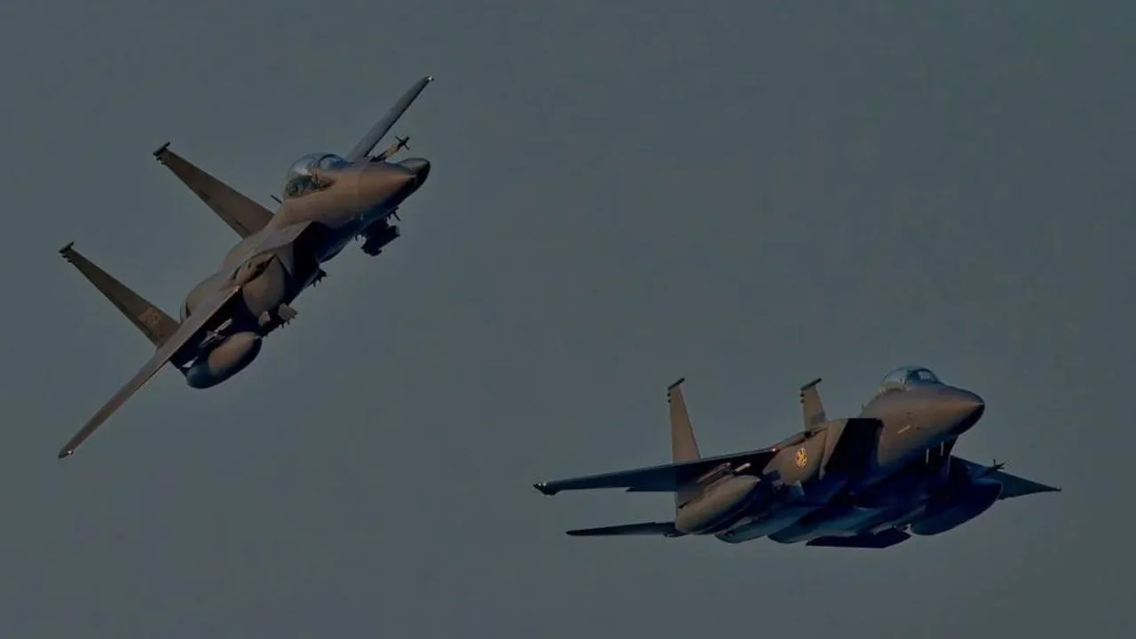 The cause of the mid-air collision between two F-15K fighter jets in South Korea has been revealed.  It was determined that the pilots were trying to take photos of each other.