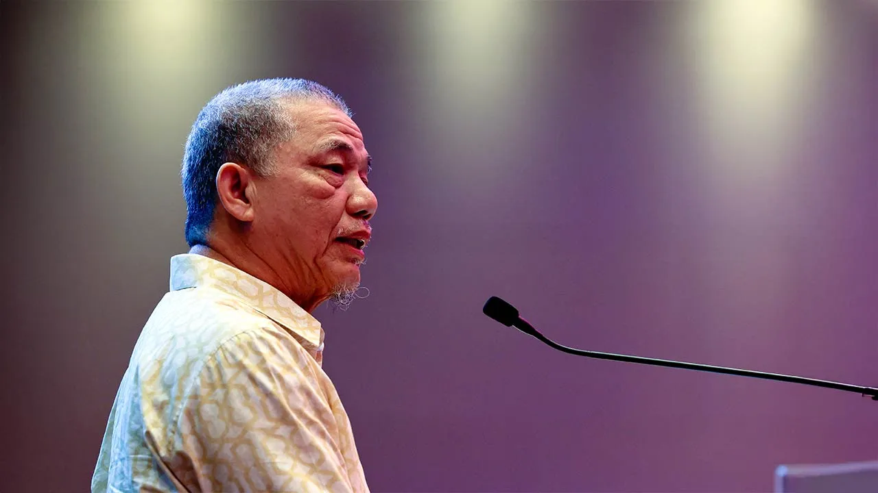 MELAKA, 24 April -- Timbalan Perdana Menteri Datuk Seri Fadillah Yusof semasa menyampailan ucapan pada Perasmian Kongres Dunia Eastern Regional Organisation for Planning and Human Settlement (EAROPH) International Ke-30, hari ini.