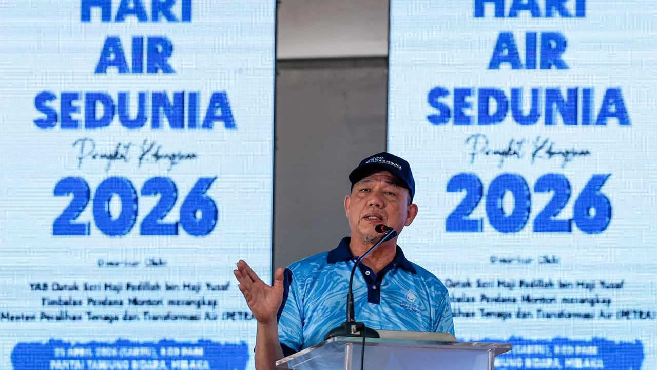 ALOR GAJAH, 25 April -- Timbalan Perdana Menteri Datuk Seri Fadillah Yusof berucap pada majlis sambutan Hari Air Sedunia peringkat kebangsaan 2026 di Pantai Tanjung Bidara, hari ini.  --fotoBERNAMA (2026) HAK CIPTA TERPELIHARA