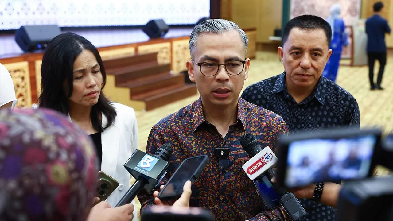 PUTRAJAYA, 16 April -- Menteri Komunikasi Datuk Fahmi Fadzil ketika sidang media selepas berucap pada Perhimpunan Bulanan Kementerian Komunikasi di Kementerian Komunikasi hari ini.  --fotoBERNAMA(2026) HAK CIPTA TERPELIHARA