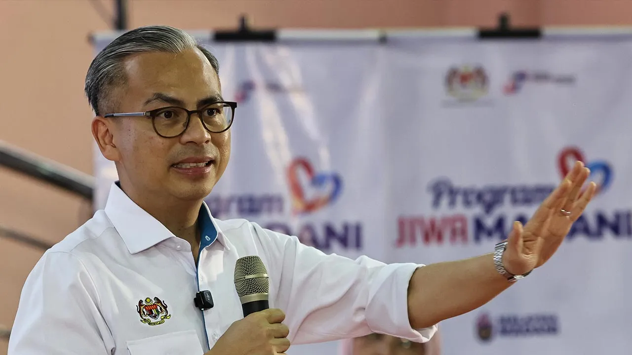 SEGAMAT, 19 April -- Menteri Komunikasi Datuk Fahmi Fadzil, ketika berucap pada Program Jiwa MADANI di Dewan Serbaguna Kampung Abdullah hari ini. --fotoBERNAMA (2026) HAK CIPTA TERPELIHARA