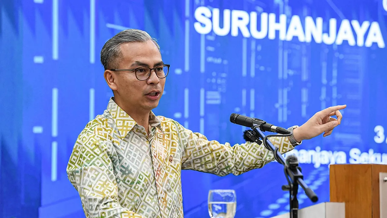 KUALA LUMPUR, 3 April -- Menteri Komunikasi, Datuk Fahmi Fadzil menyampaikan ucapan pada Majlis Pertukaran Memorandum Persefahaman antara Suruhanjaya Komunikasi dan Multimedia Malaysia (MCMC) dengan Suruhanjaya Sekuriti Malaysia (SC) hari ini.  -- fotoBERNAMA (2026) HAK CIPTA TERPELIHARA