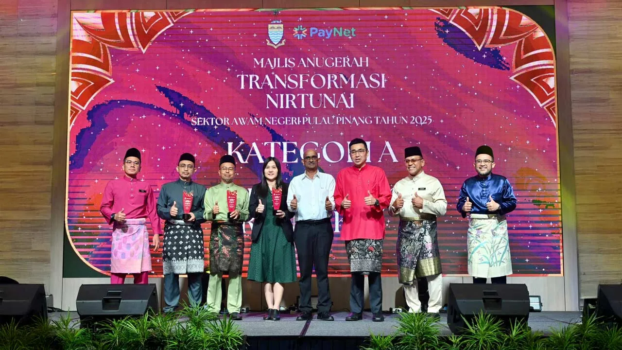 MBSP RAIH NAIB JOHAN (KATEGORI A) DALAM ANUGERAH TRANSFORMASI NIRTUNAI SEKTOR AWAM NEGERI PULAU PINANG TAHUN 2025 17 APRIL 2026 – Majlis Bandaraya Seberang Perai (MBSP) sekali lagi melakar kejayaan apabila dinobatkan sebagai Naib Johan (Kategori A) dalam Anugerah Transformasi Nirtunai Sektor Awam Negeri Pulau Pinang Tahun 2025. Anugerah tersebut telah disampaikan sempena Majlis Anugerah Transformasi Nirtunai Sektor Awam Negeri Pulau Pinang Tahun 2025 yang berlangsung di Fifth Avenue Hotel Penang. Datuk Band