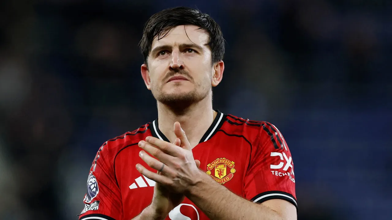 Manchester United menerima tamparan hebat menjelang aksi penting Liga Perdana Inggeris apabila pertahanan utama mereka, Harry Maguire disahkan tidak dapat diturunkan menentang Chelsea susulan penggantungan satu perlawanan.