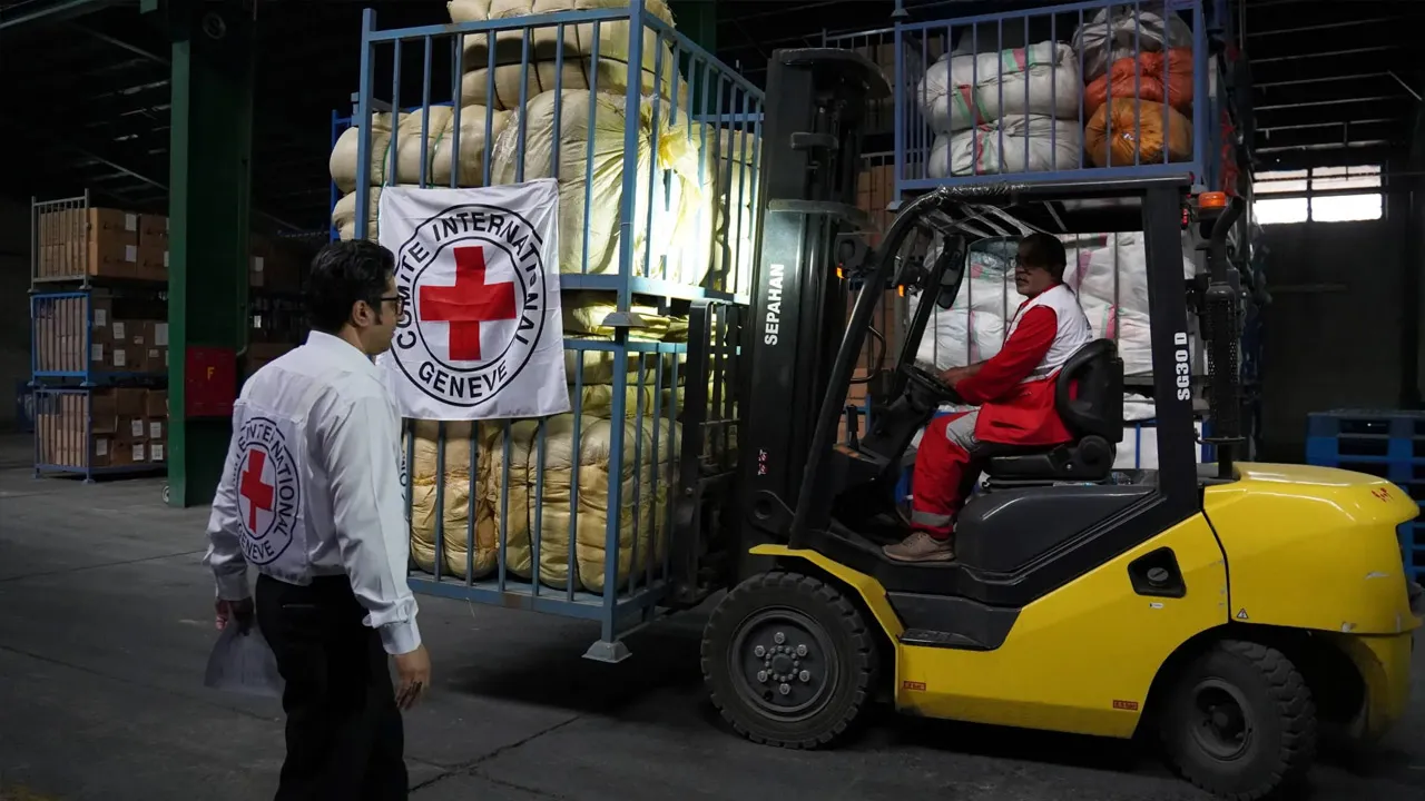 Tehran (ICRC): The International Committee of the Red Cross (ICRC) has dispatched 171 metric tonnes of essential relief items to the Iranian Red Crescent Society (IRCS), with five truckloads delivered yesterday. This marks the first ICRC shipment to Iran since the latest escalation of hostilities and one of the first cross-border humanitarian deliveries to the country in six weeks._ICRC
